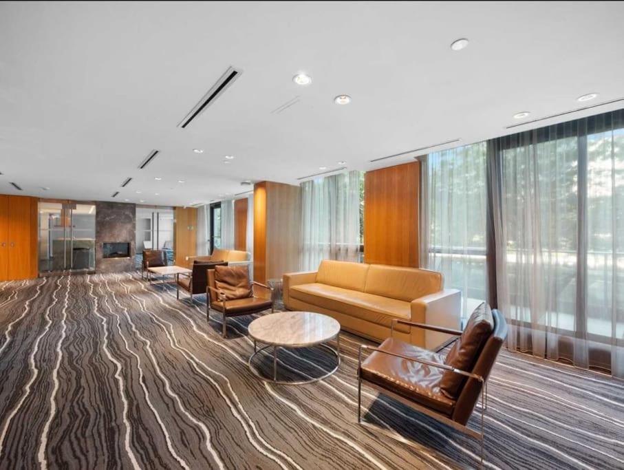 Cn Tower View With Free Parking, Pool, & More Amenities Toronto Exterior foto